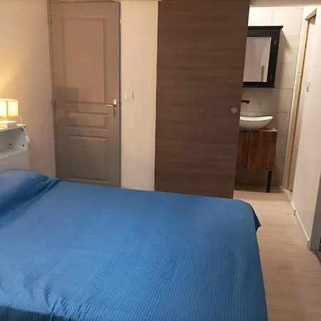 Pillement 3-t2 Avec Garage Privé Optionnel-centre Historique Et Plages à 21km ! Pézenas