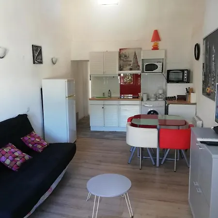 Pillement 3-t2 Avec Garage Privé Optionnel-centre Historique Et Plages à 21km ! Apartamento Pézenas