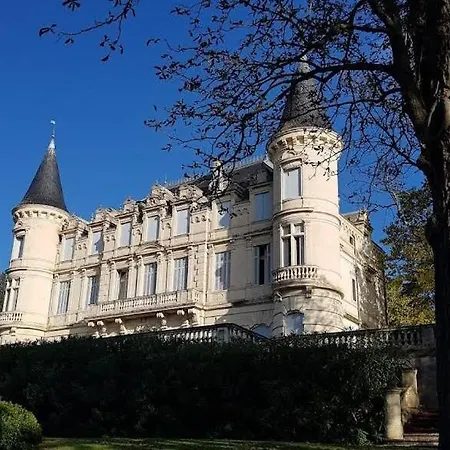 Pillement 3-t2 Avec Garage Privé Optionnel-centre Historique Et Plages à 21km ! *