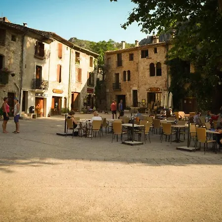 Pillement 3-t2 Avec Garage Privé Optionnel-centre Historique Et Plages à 21km ! * Pézenas