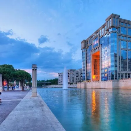 Pillement 3-t2 Avec Garage Privé Optionnel-centre Historique Et Plages à 21km ! *