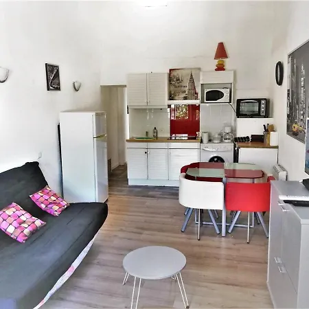 Pillement 3-t2 Avec Garage Privé Optionnel-centre Historique Et Plages à 21km ! Pézenas
