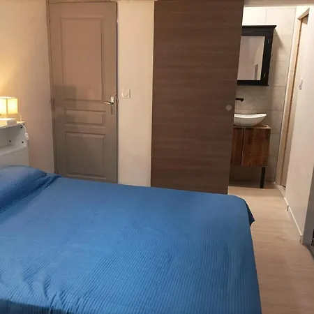 Pillement 3-t2 Avec Garage Privé Optionnel-centre Historique Et Plages à 21km ! *