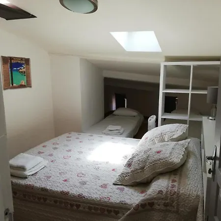 Pillement 3-t2 Avec Garage Privé Optionnel-centre Historique Et Plages à 21km ! *