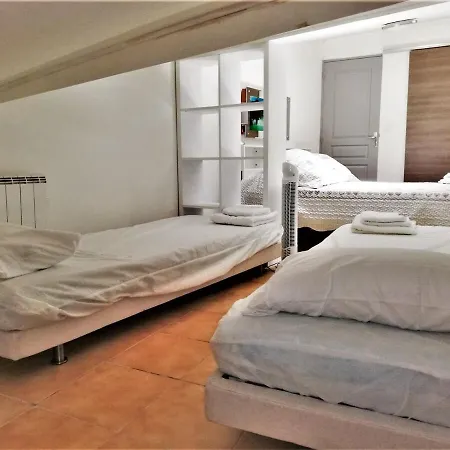 Pillement 3-t2 Avec Garage Privé Optionnel-centre Historique Et Plages à 21km ! *
