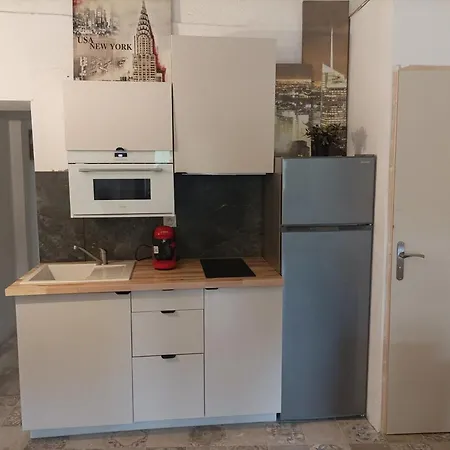 Pillement 3-t2 Avec Garage Privé Optionnel-centre Historique Et Plages à 21km ! Pézenas