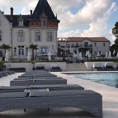 Pillement 3-t2 Avec Garage Privé Optionnel-centre Historique Et Plages à 21km ! Apartamento *